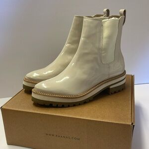 New KAANAS Pontevedra Ivory Chelsea Boot Size 6